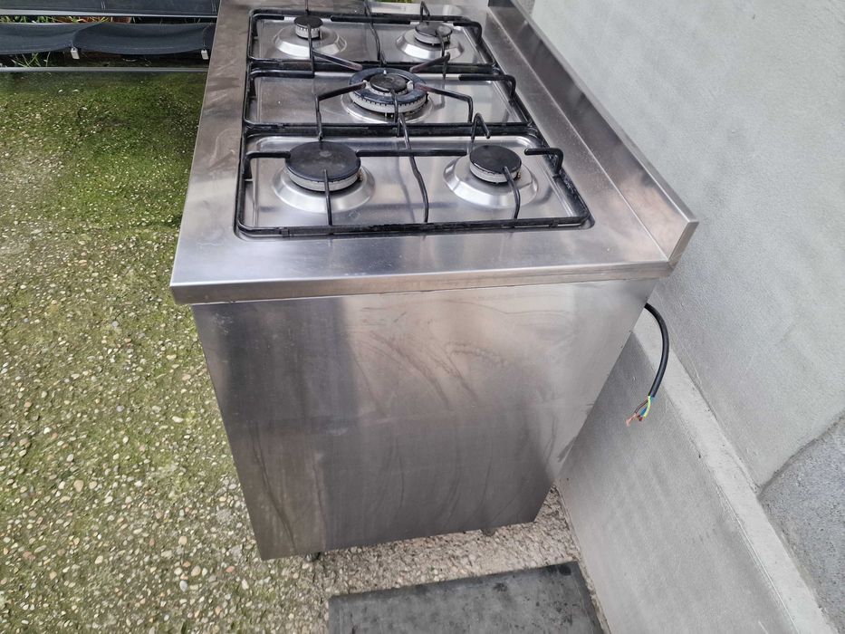 INDESIT | aragaz pe gaz gratare fonta, Inox