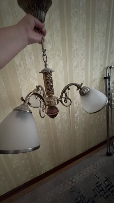 Продам люстры в рабочем состояний каждые по 2000тг