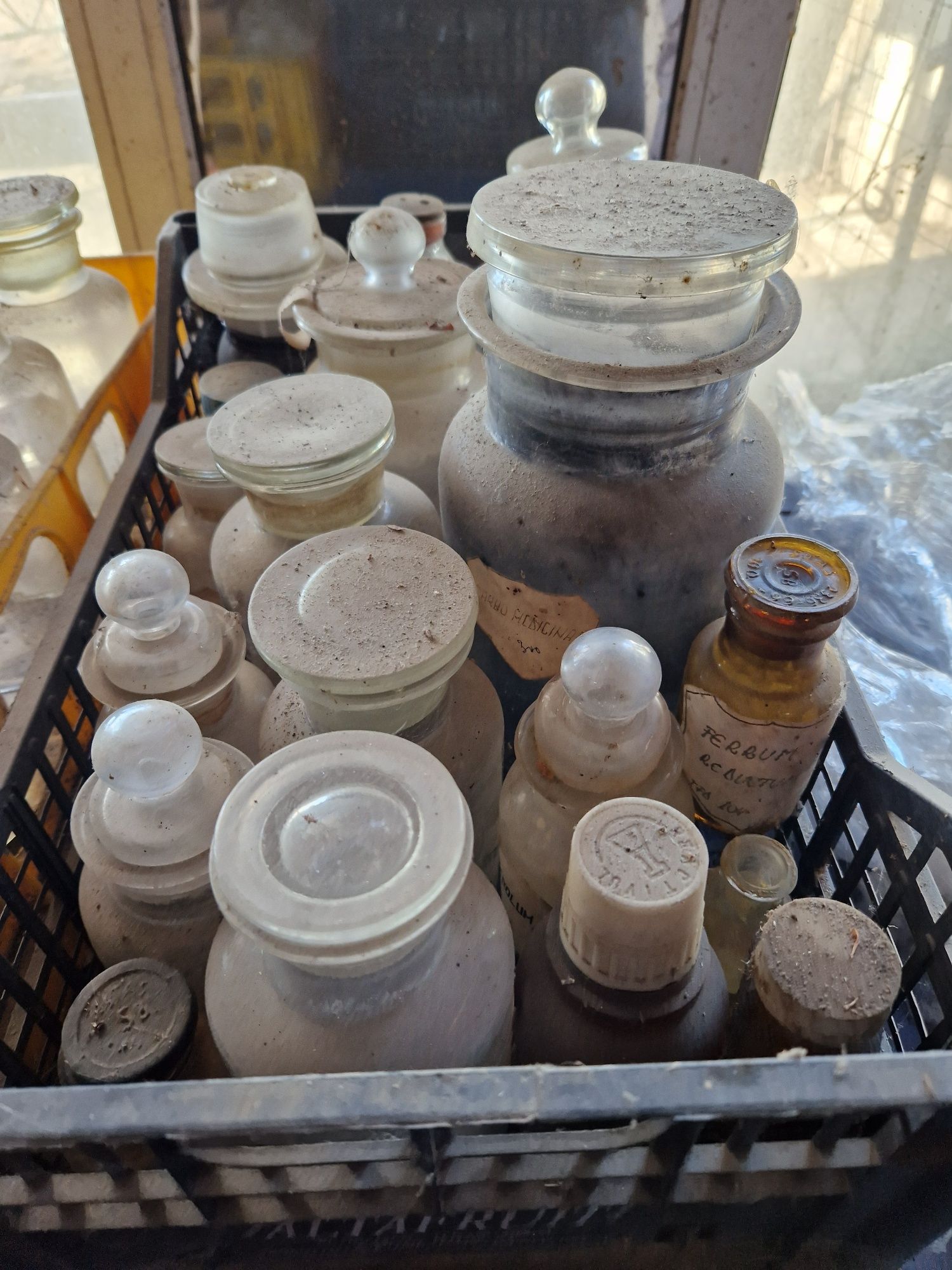 Sticle, borcane vechi de farmacie