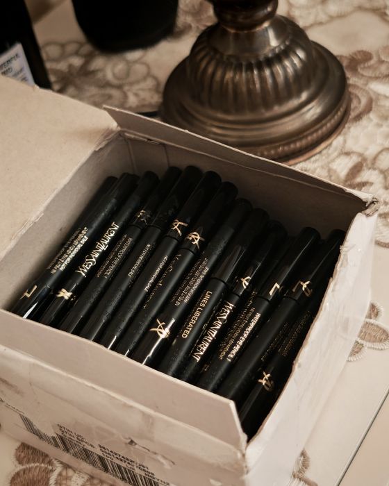 Creioane de ochi Yves Saint Laurent lines liberated waterproof