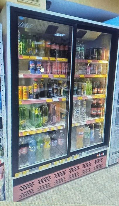 Вертикална хладилна витрина "НАГИ"