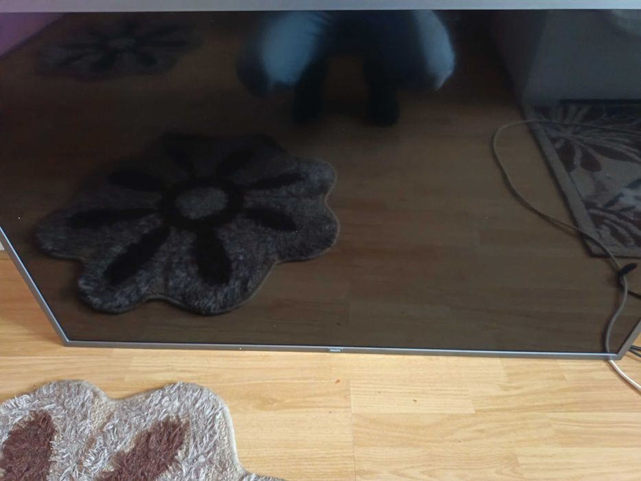 Vând tv smart philips 4k ecran defect