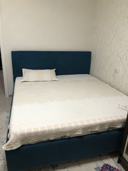 Продам кровать с матрацем