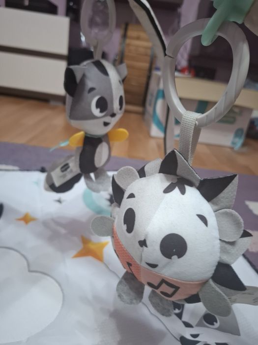 Salteluta de joaca alb negru pentru bebelusi