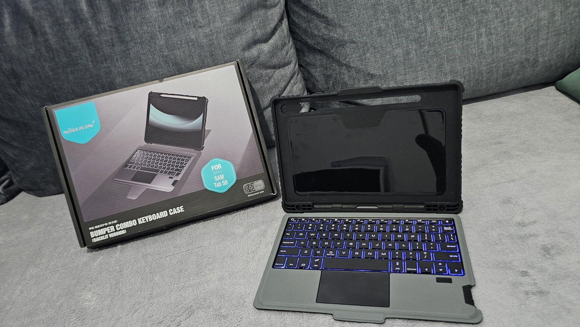 Husa Nillkin cu tastatura iluminata pentru Samsung Galaxy Tab S9