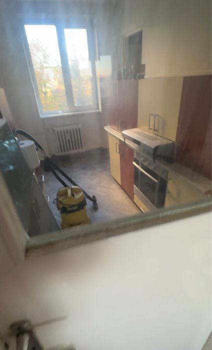 Închiriez apartament 4 camere pe malul Crisului, aproape de centru