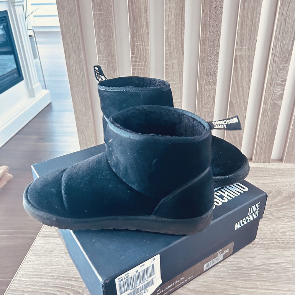 Ugg moschino marimea 38