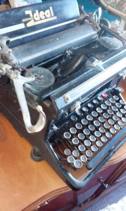 Masina de scris veche/Antichitati/Raritati