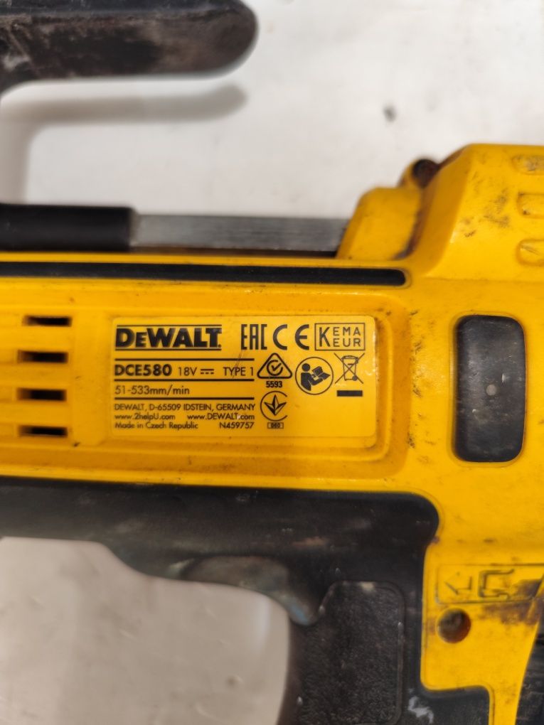 Акумулаторен Пистолет за силикон полиуретан Девалт DeWALT DCE580 18V