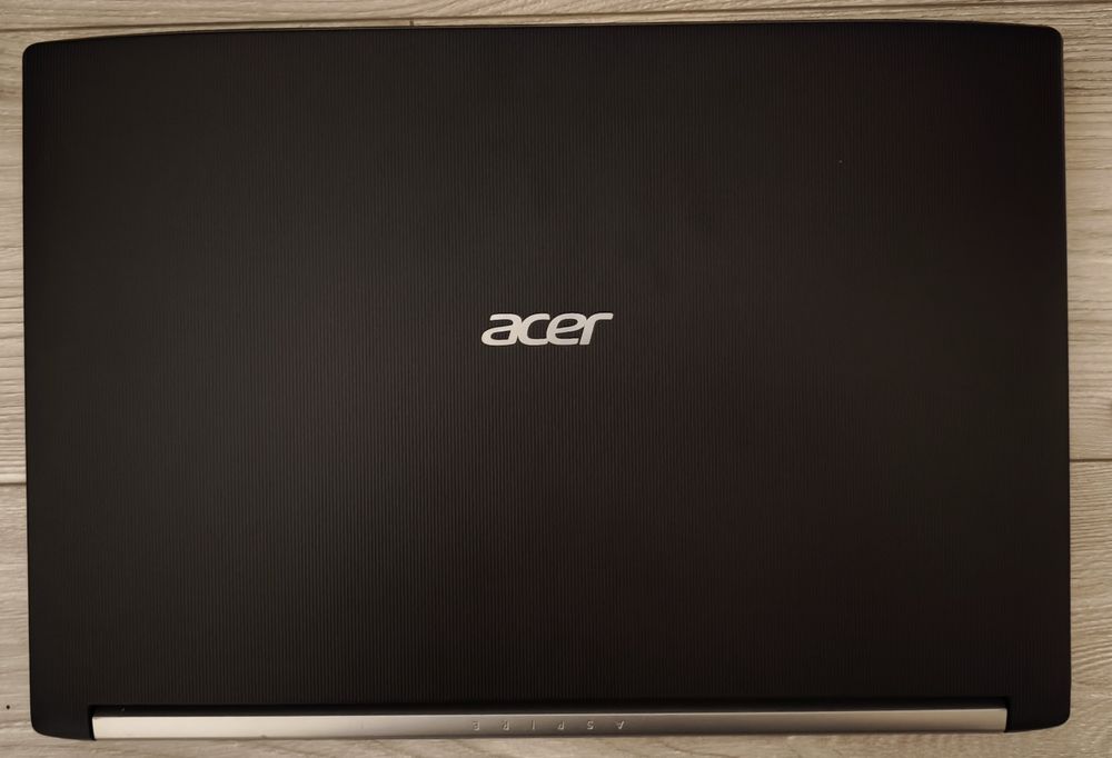 Laptop Acer A517-51 17 inch/i5-7200/8gb/SSD256 + HDD 512GB stare buna!