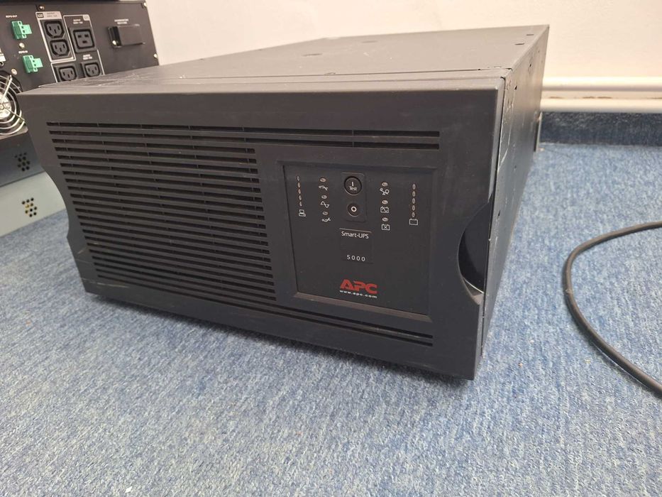 APC Smart-UPS 5000VA 230 V rack/tower SUA5000RMI5U