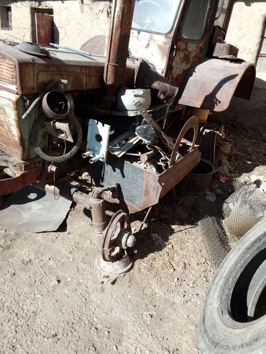 Трактор 28 сотилади