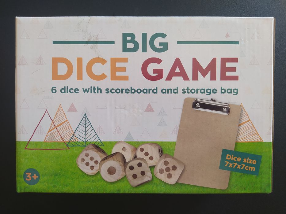 Детска игра с дървени зарове