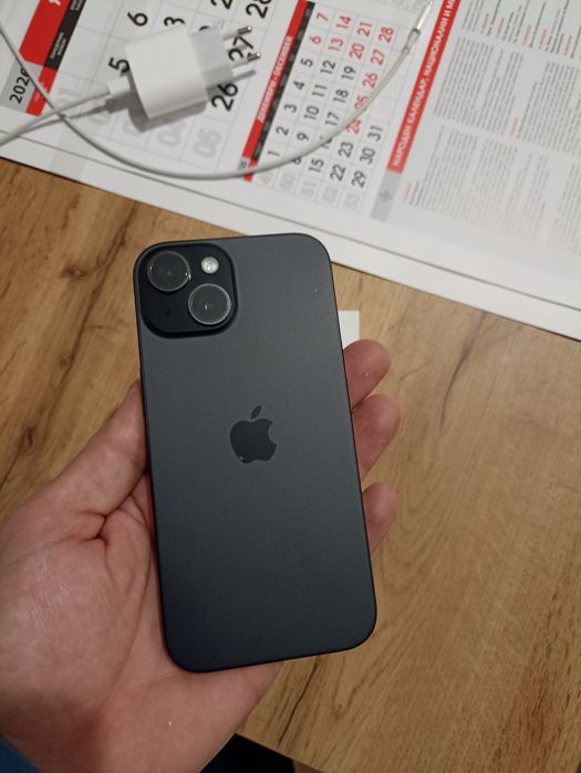 Продавам iPhone 15 като нов