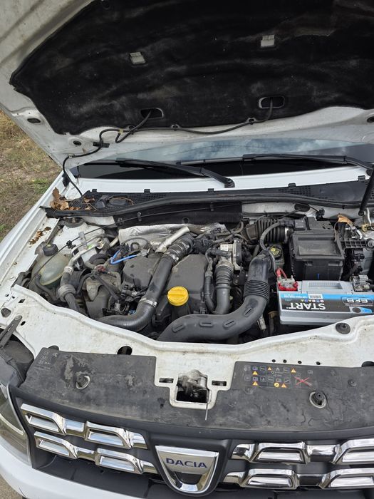 Dacia Duster cutie automata 176000 km. F.ușor avariata si reparata 95%