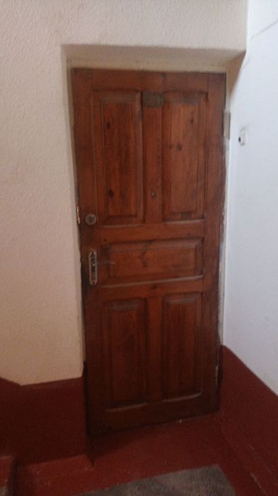 Срочно Деревянная входная  дверь и белая межкомнатная дверь