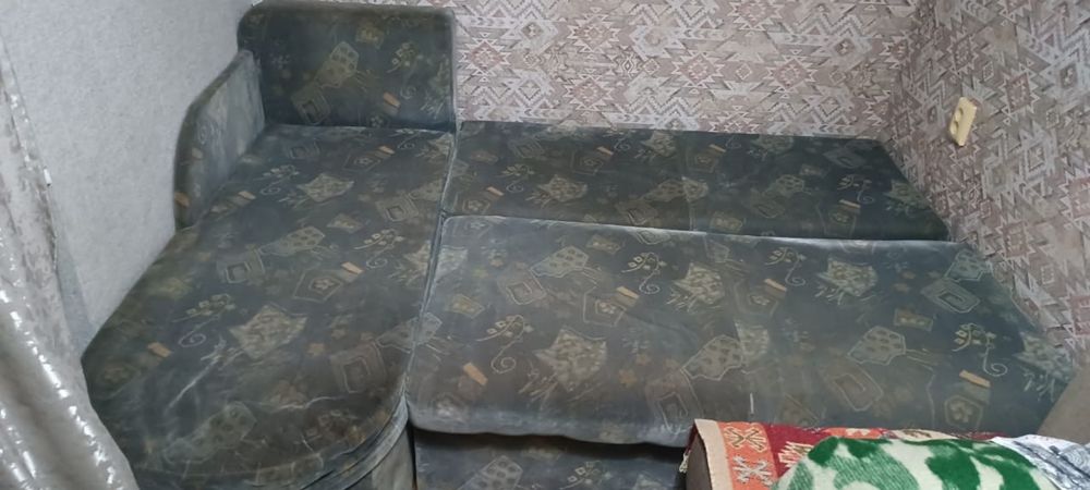 Продам диваны в нормальном состоянии
