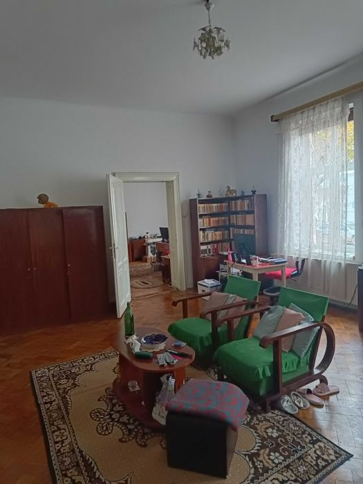 Persoana fizica vand apartament la casa  2 camere mari zona centrala