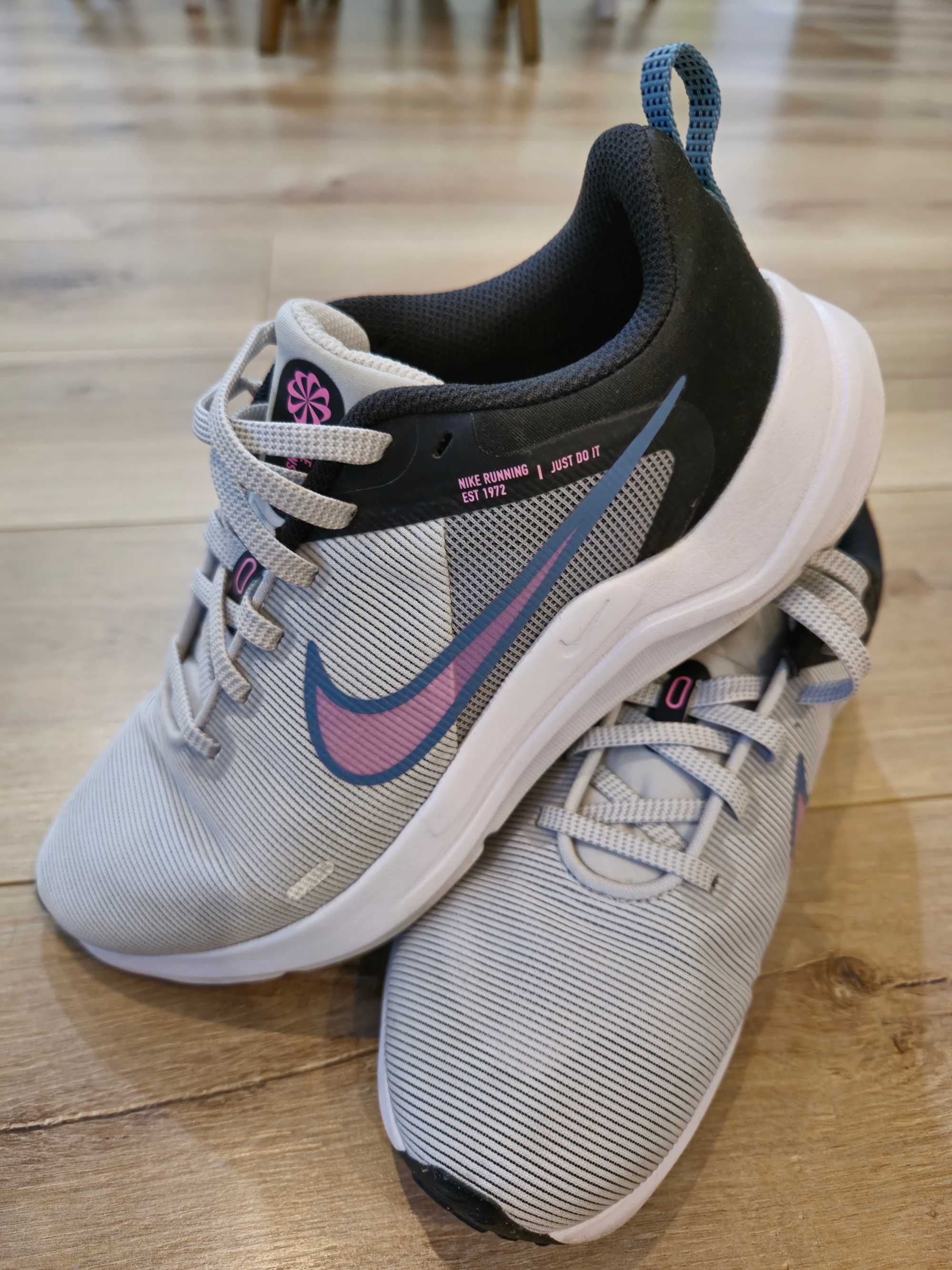 Дамски маратонки Nike