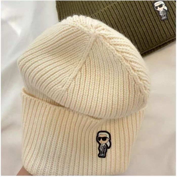 Продам женские шапки