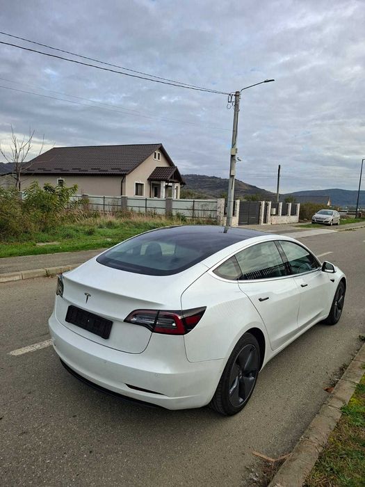 Tesla Model 3 Standard Range Plus 2020