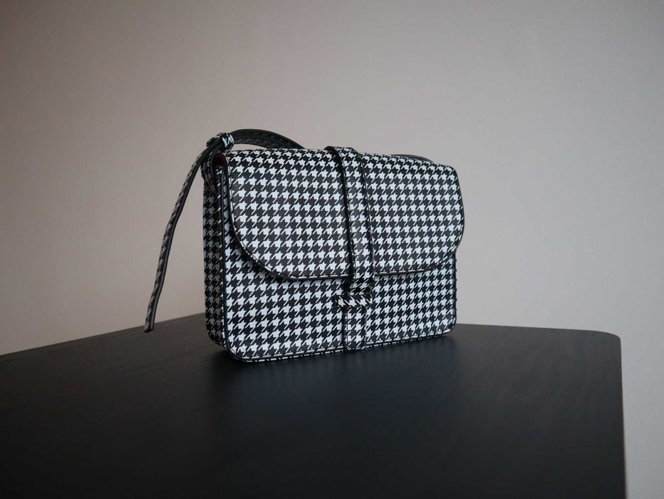 Poseta Geanta de umar alb-negru