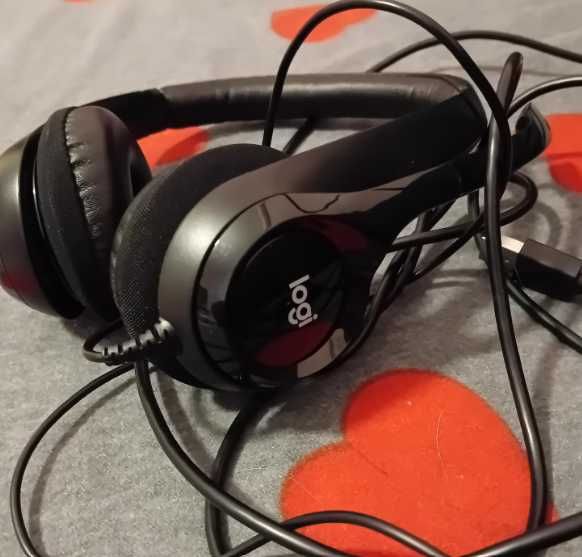 Чисто нови слушалки Logitech H390