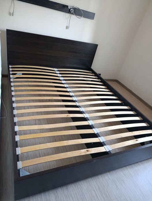 Кровать без матраса