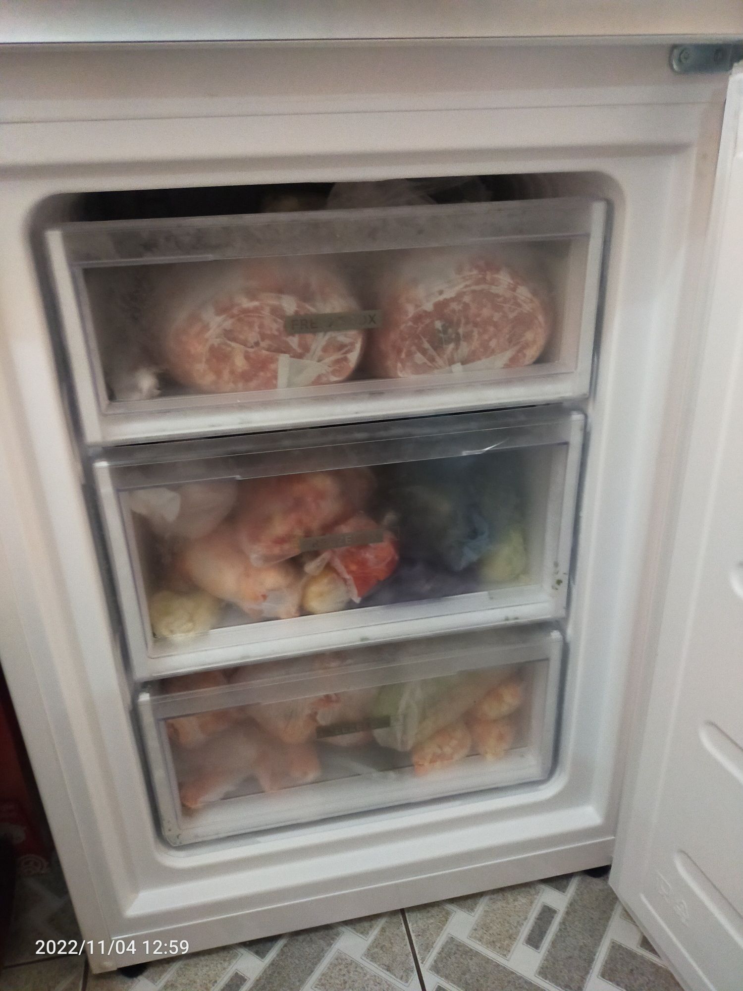 Vând frigider  in stare buna de funcționare plus garanție