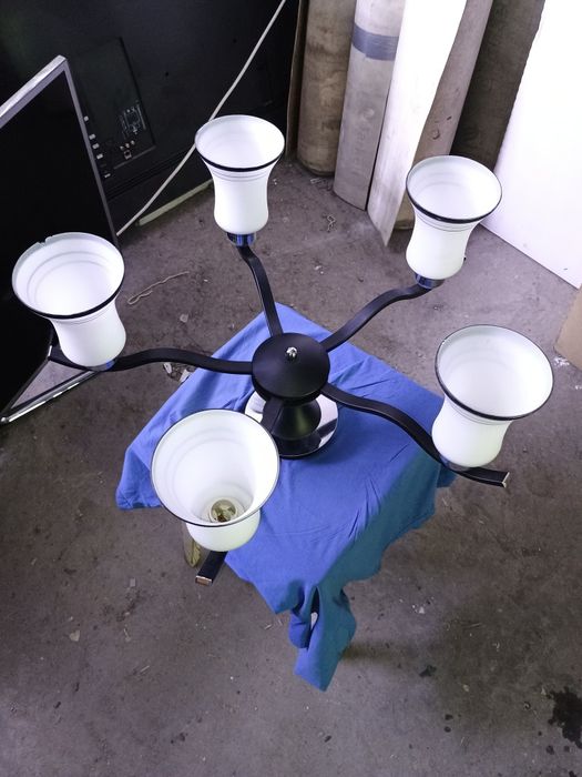 Продам люстра 5 рожковая.