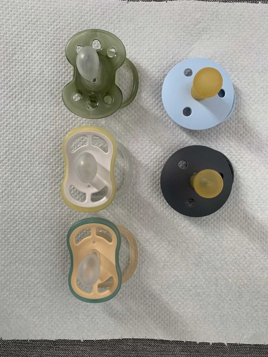 Set suzete bebe (3 Philips Avent + 2 Bibs) 0-6 luni