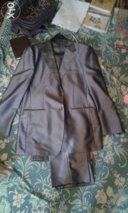 Продам костюм новый