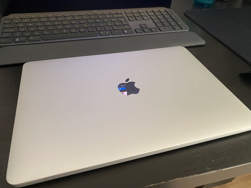 Macbook Pro 13” i5, 256gb, 8gb ram