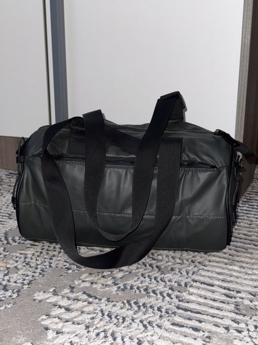 Продаю компактную спортивную сумку, в отличном состоянии