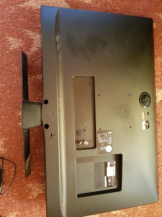 Телевизор LG 28 инча, дефектен екран