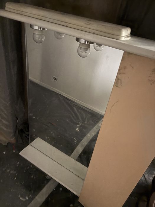 Mobilier baie cu oglinda si lumina incorporata