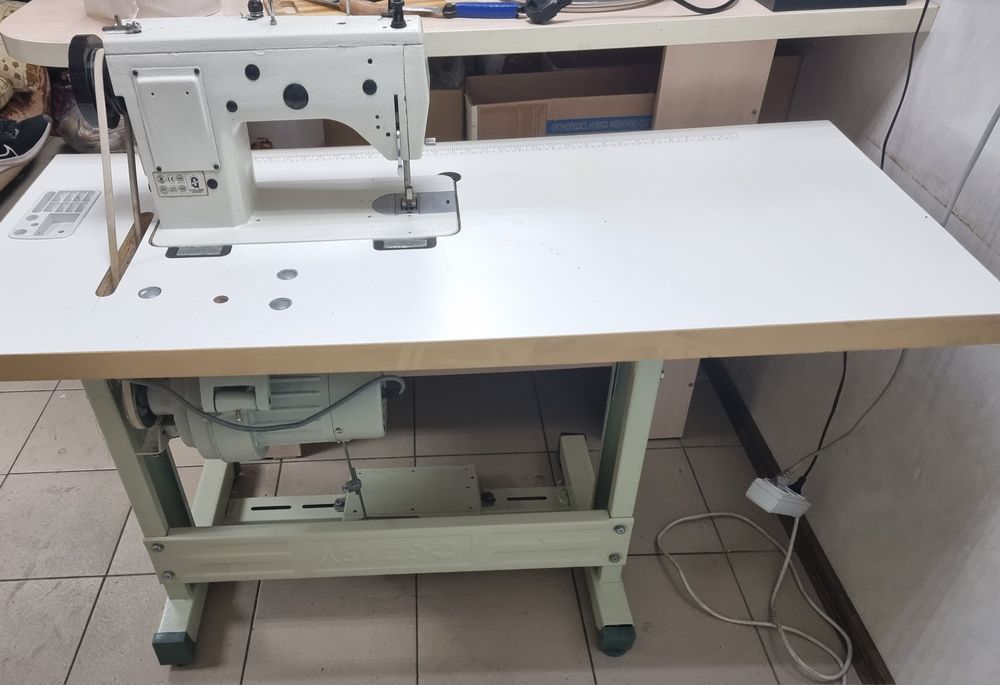 Швейная машинка (прямая и зигзагообразная строчка)