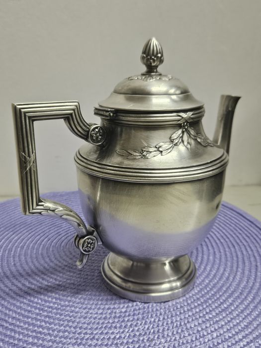 Посребрен френски чайник