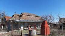 Casa si gradina in Chetani