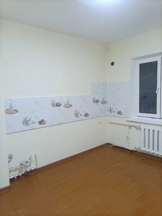 3 комн. квартира, 3/2/4. Бывш. общежитие! Сергели 1. Метро 500 м