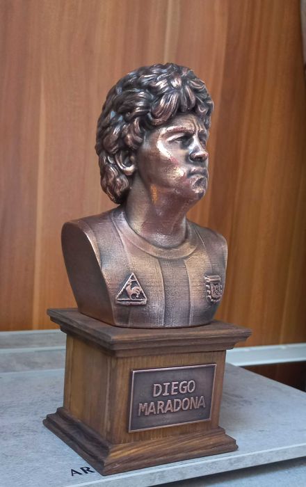 Бюст на Диего Марадона.Медна галванопластика