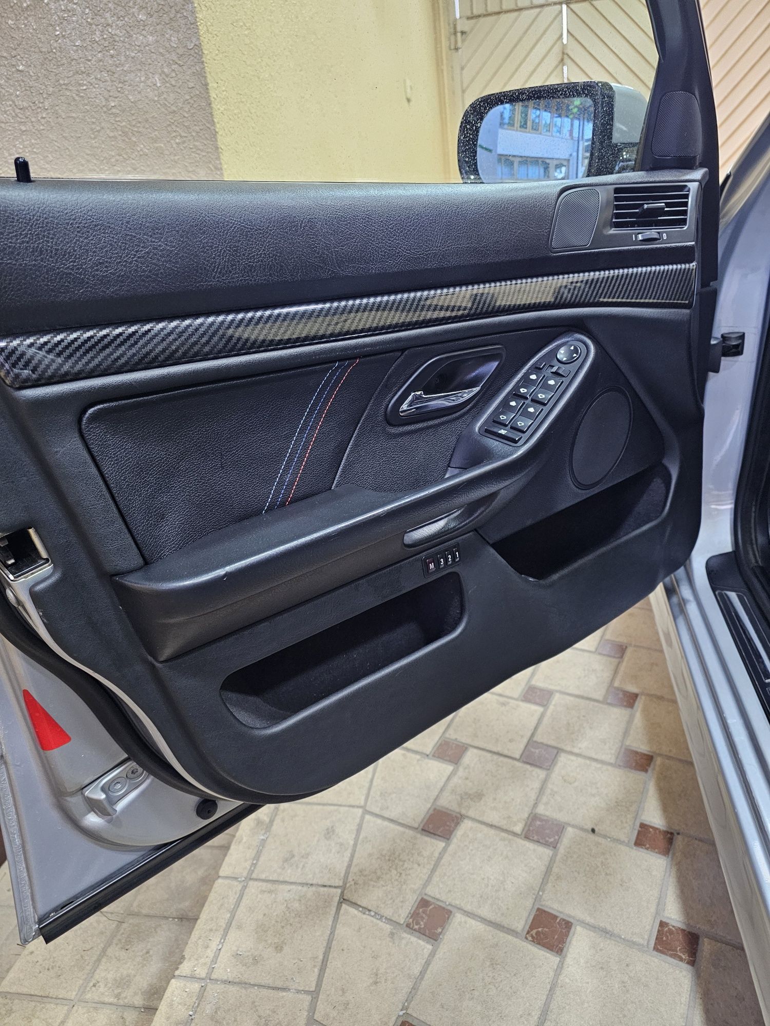 BMW E39 Sotiladi