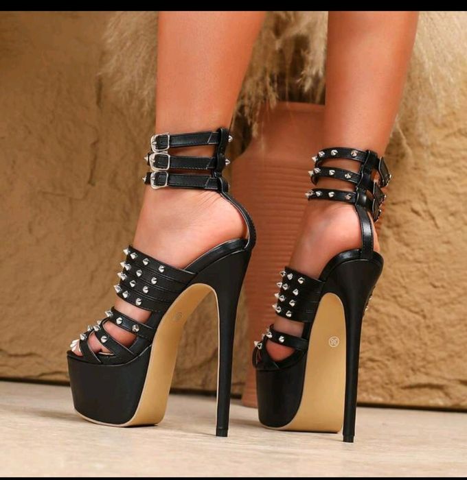 Sandale elegante decorate cu nituri de 17cm