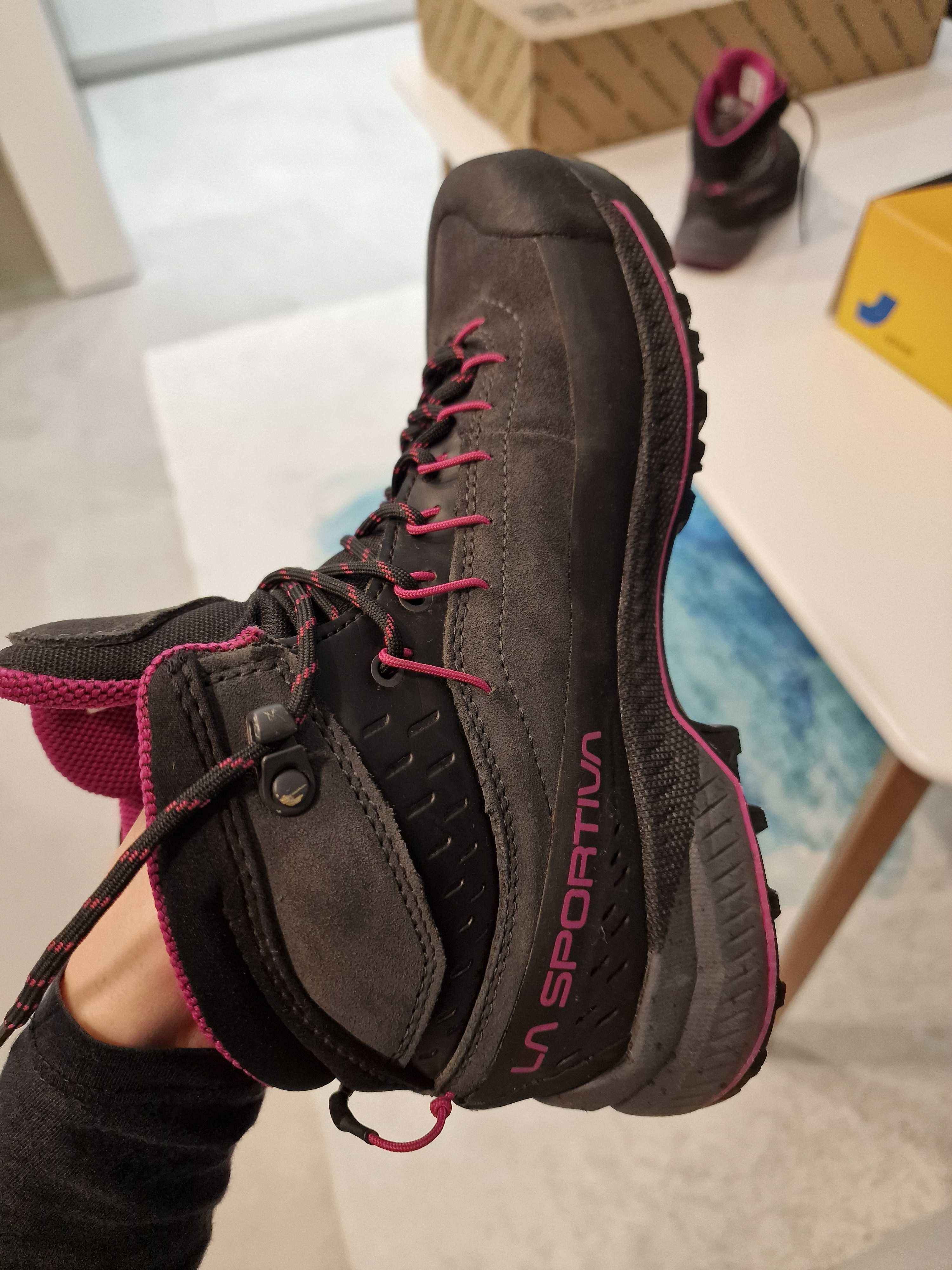 Дамски планински обувки La sportiva