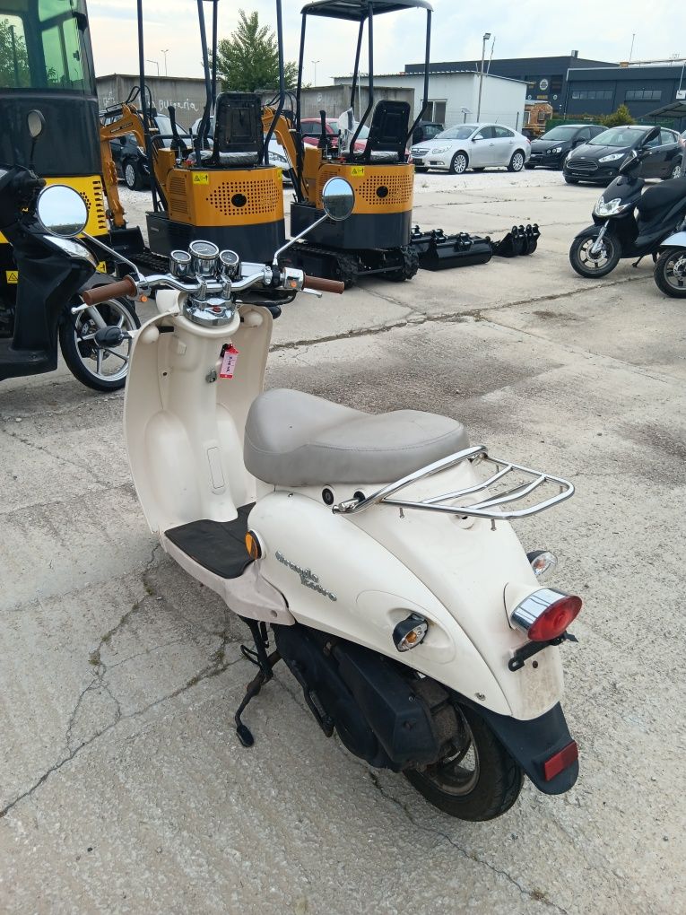 Скутер Benelli Retro 50
