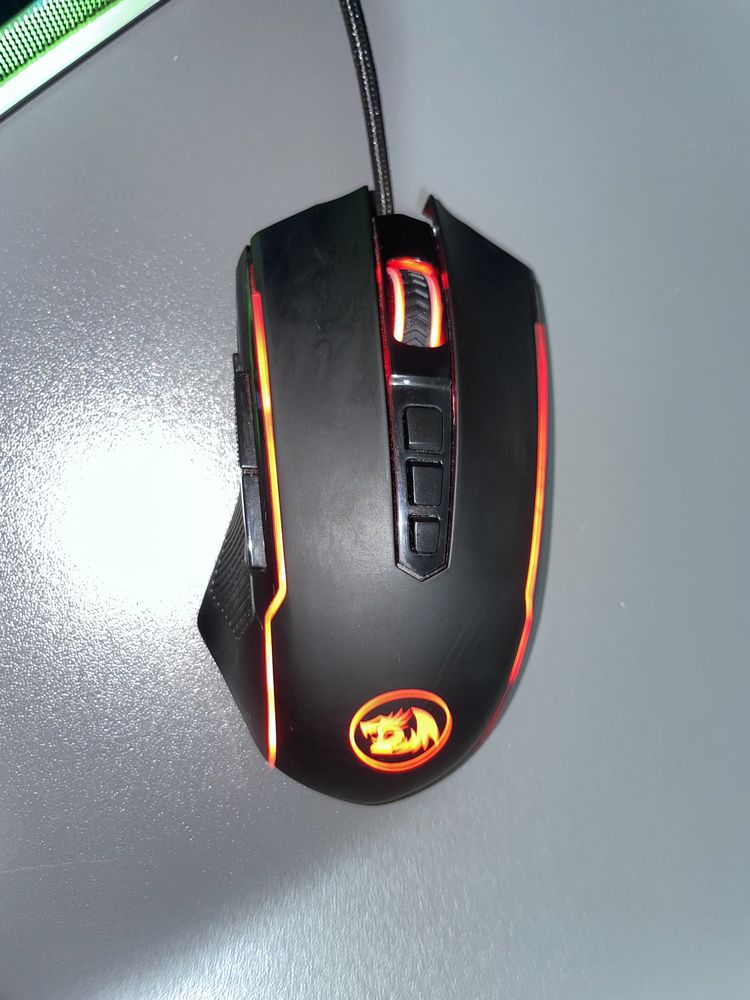 vând tastatura și mouse de gaming redragon