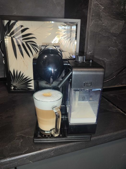 DeLonghi Nespresso Lattissima