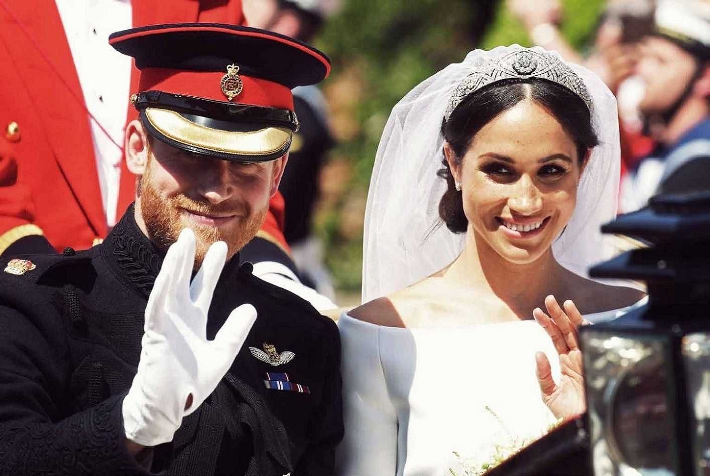 Super carte albumul nuntii regale Harry si Meghan monarhie Anglia UK