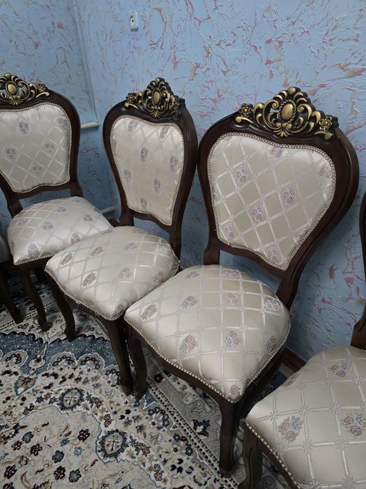 Стулья коричневые