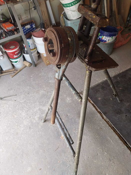 Тринога за резби